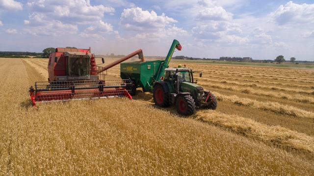 Care sunt utilajele ce servesc la ușurarea muncilor agricole?