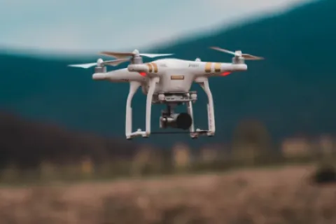 Dronele industriale și beneficiile lor în agricultură