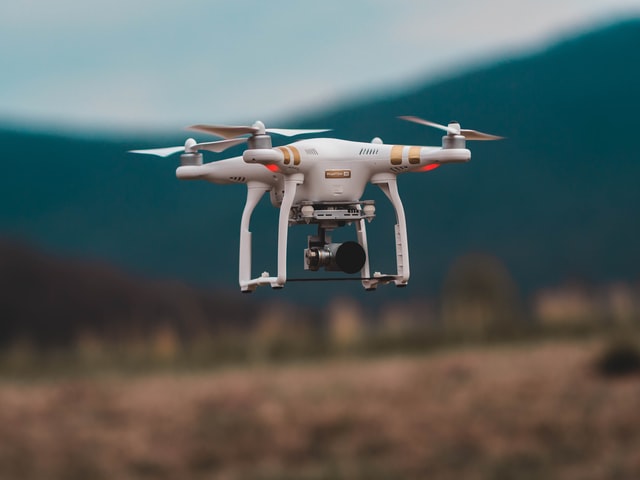 Dronele industriale și beneficiile lor în agricultură
