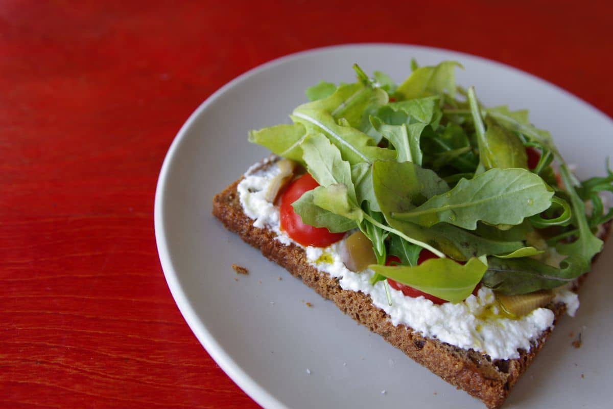 Rucola, beneficii esentiale pentru o sanatate de fier. Cum o poti creste in gradina ta?