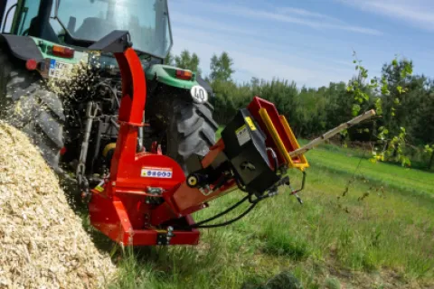 5 Moduri creative de a folosi resturile tocătorului de crengi în grădina ta