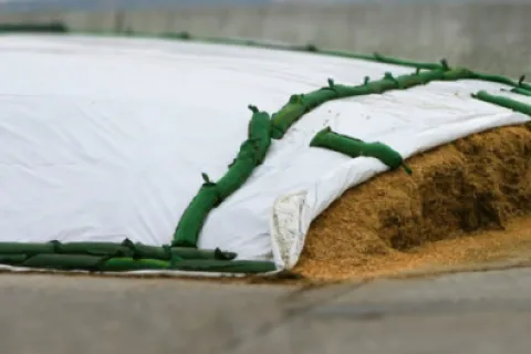 Totul despre folia pentru siloz: ghidul complet pentru agricultorul începător